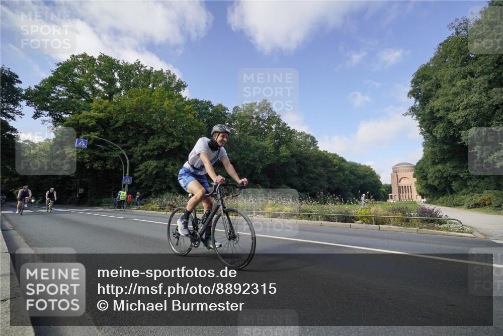 14.09.2025 - Stadtparktriathlon Michael Burmester http://msf.ph/oto/8892315 14.09.2025 11:04:07 Radfahren 655, 753, 755, 778, 911, 914 meine-sportfotos.de