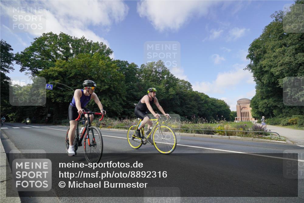 14.09.2025 - Stadtparktriathlon Michael Burmester http://msf.ph/oto/8892316 14.09.2025 11:04:09 Radfahren 655, 755, 778, 818, 911, 914 meine-sportfotos.de