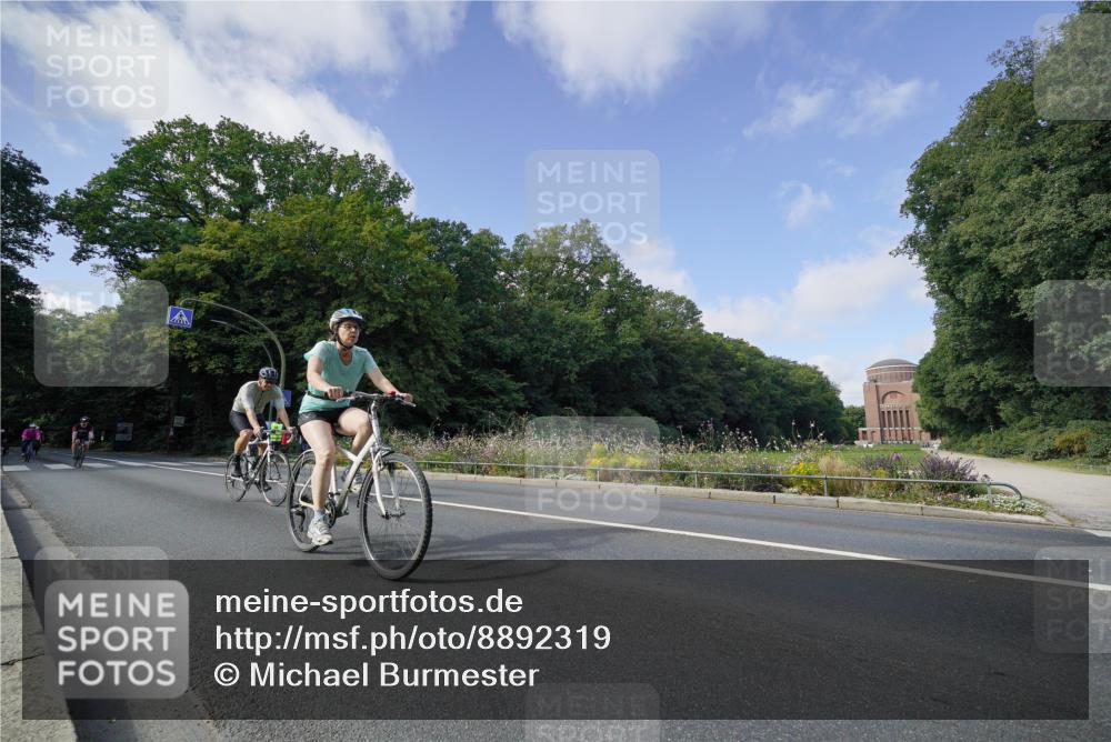 14.09.2025 - Stadtparktriathlon Michael Burmester http://msf.ph/oto/8892319 14.09.2025 11:04:15 Radfahren 628, 655, 671, 686, 755, 774, 778, 802, 803, 818 meine-sportfotos.de