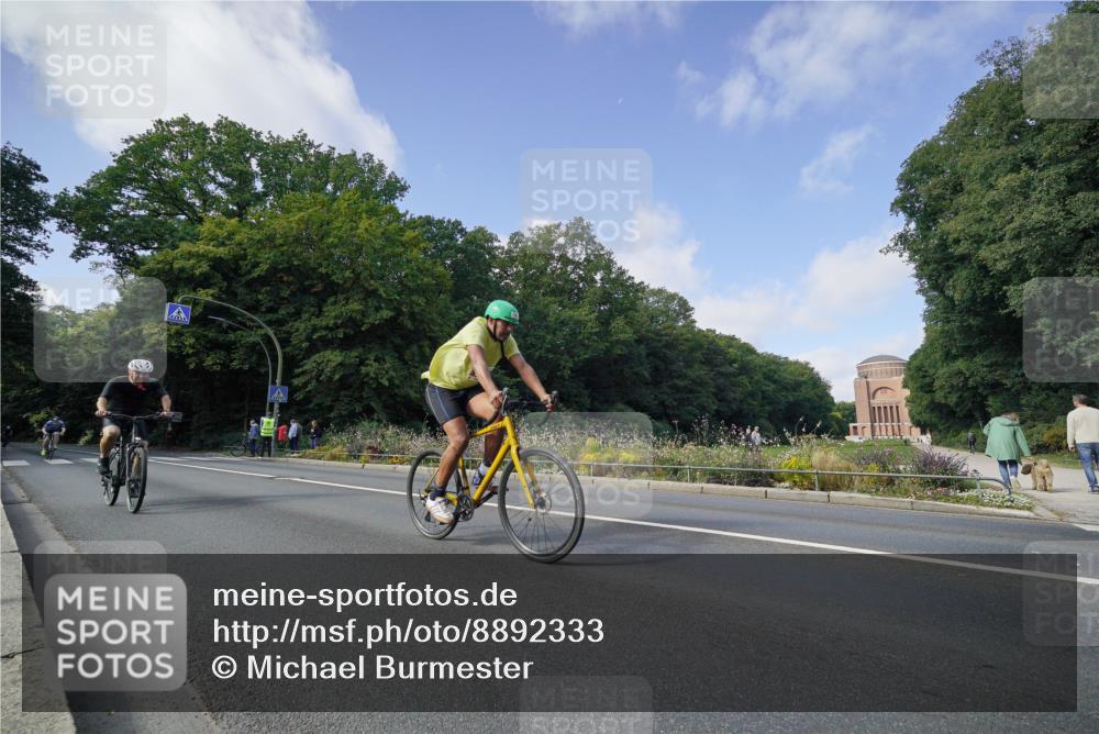 14.09.2025 - Stadtparktriathlon Michael Burmester http://msf.ph/oto/8892333 14.09.2025 11:04:39 Radfahren 627, 746, 754, 807, 824, 905 meine-sportfotos.de