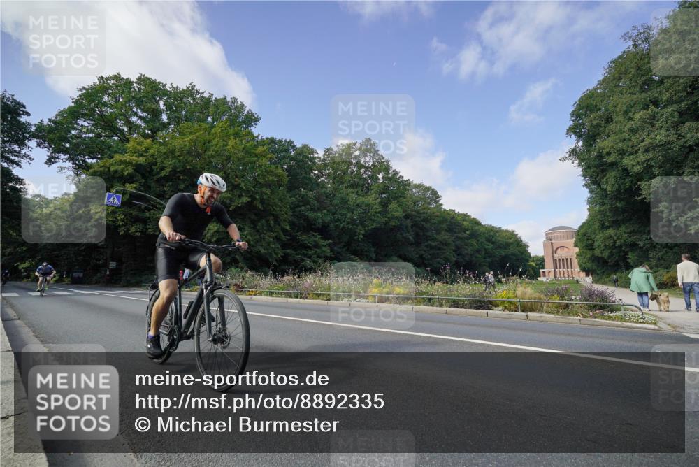14.09.2025 - Stadtparktriathlon Michael Burmester http://msf.ph/oto/8892335 14.09.2025 11:04:40 Radfahren 627, 746, 754, 807, 824, 905 meine-sportfotos.de