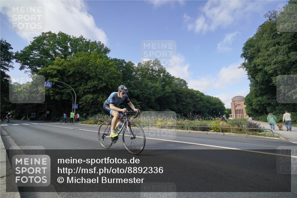 14.09.2025 - Stadtparktriathlon Michael Burmester http://msf.ph/oto/8892336 14.09.2025 11:04:42 Radfahren 627, 746, 754, 807, 824, 905 meine-sportfotos.de