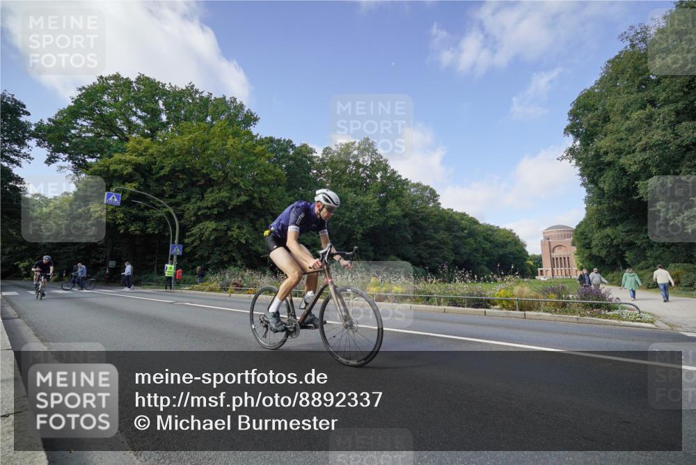 14.09.2025 - Stadtparktriathlon Michael Burmester http://msf.ph/oto/8892337 14.09.2025 11:04:45 Radfahren 746, 754, 807, 824, 905 meine-sportfotos.de