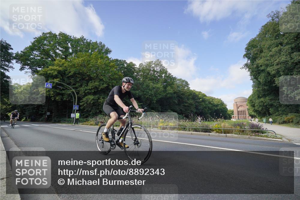 14.09.2025 - Stadtparktriathlon Michael Burmester http://msf.ph/oto/8892343 14.09.2025 11:05:03 Radfahren 737, 776, 826, 852, 867, 891, 919 meine-sportfotos.de