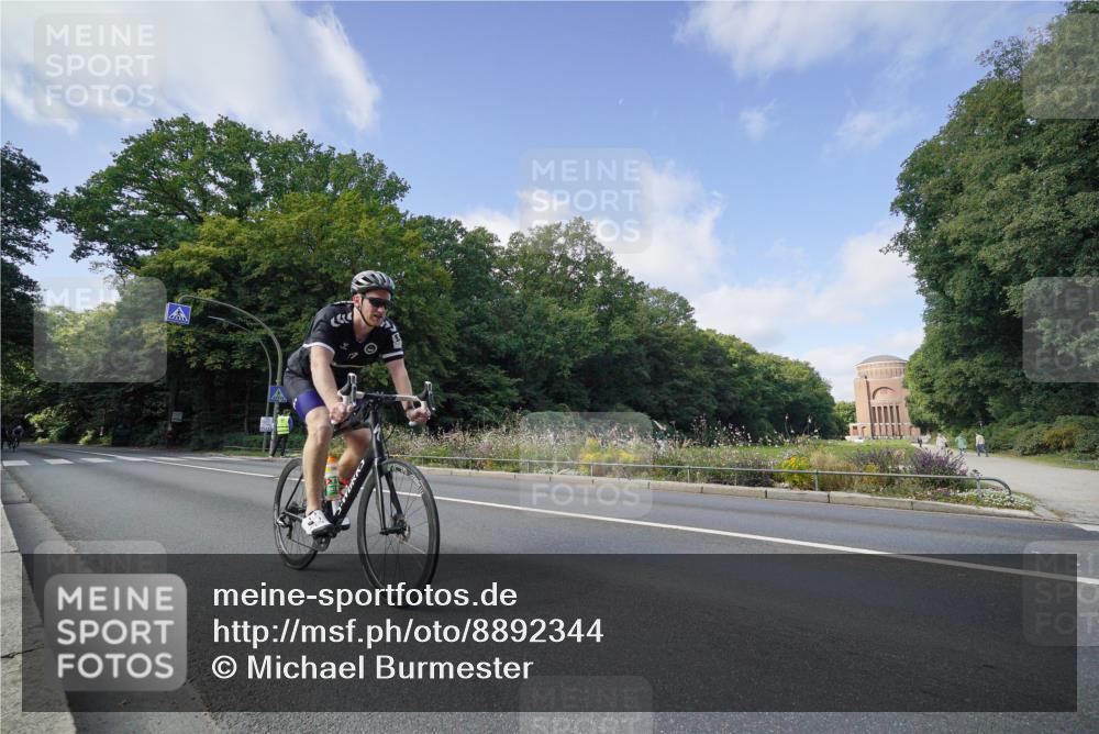 14.09.2025 - Stadtparktriathlon Michael Burmester http://msf.ph/oto/8892344 14.09.2025 11:05:05 Radfahren 737, 776, 826, 833, 852, 867, 891, 919 meine-sportfotos.de