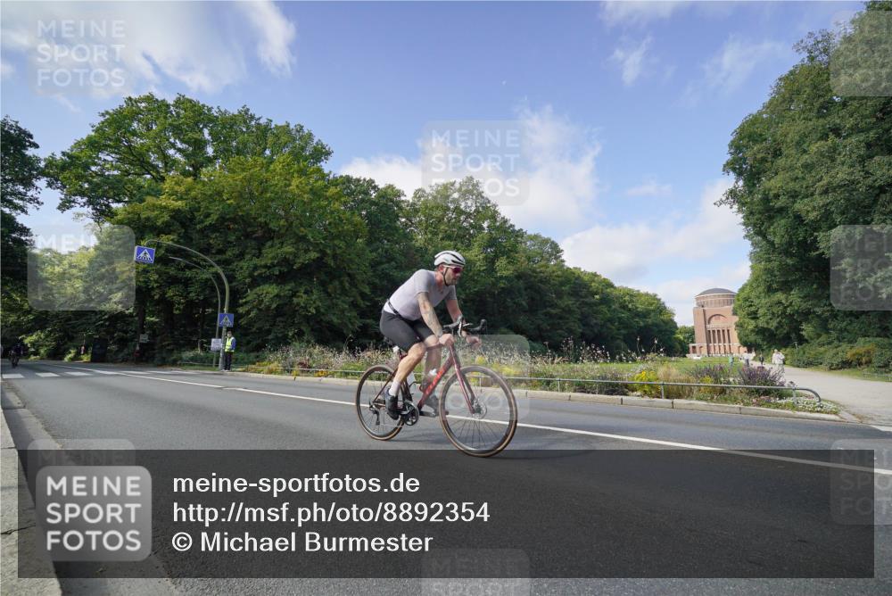 14.09.2025 - Stadtparktriathlon Michael Burmester http://msf.ph/oto/8892354 14.09.2025 11:05:20 Radfahren 827, 835, 836, 841, 846, 853, 855, 898 meine-sportfotos.de