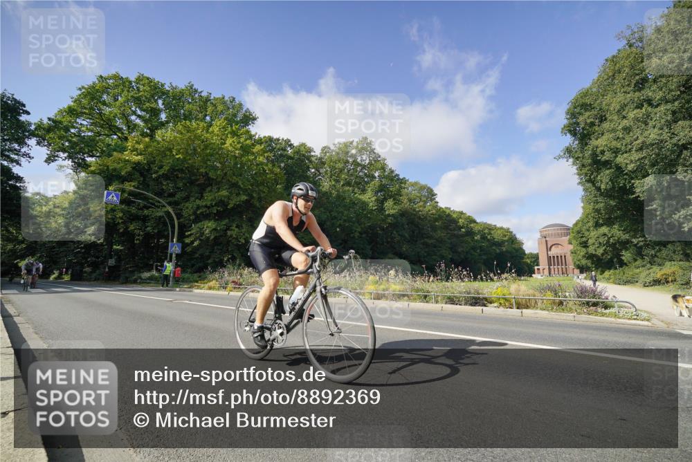 14.09.2025 - Stadtparktriathlon Michael Burmester http://msf.ph/oto/8892369 14.09.2025 11:05:54 Radfahren 727, 743, 744, 750, 756, 759, 799, 804, 848, 897 meine-sportfotos.de