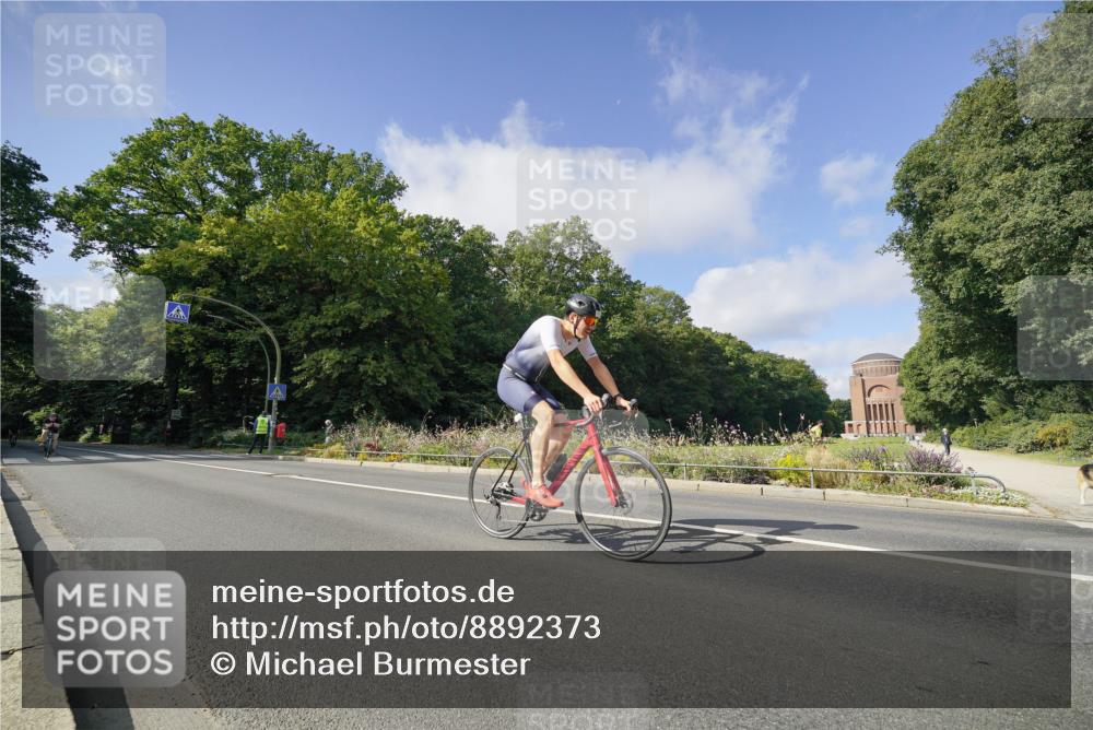 14.09.2025 - Stadtparktriathlon Michael Burmester http://msf.ph/oto/8892373 14.09.2025 11:05:57 Radfahren 727, 743, 744, 750, 756, 759, 799, 804, 848, 897 meine-sportfotos.de