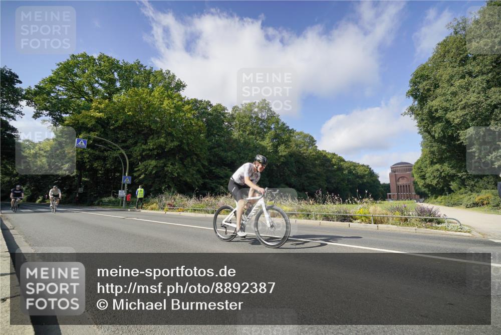 14.09.2025 - Stadtparktriathlon Michael Burmester http://msf.ph/oto/8892387 14.09.2025 11:06:36 Radfahren 748, 777, 816, 820, 862 meine-sportfotos.de
