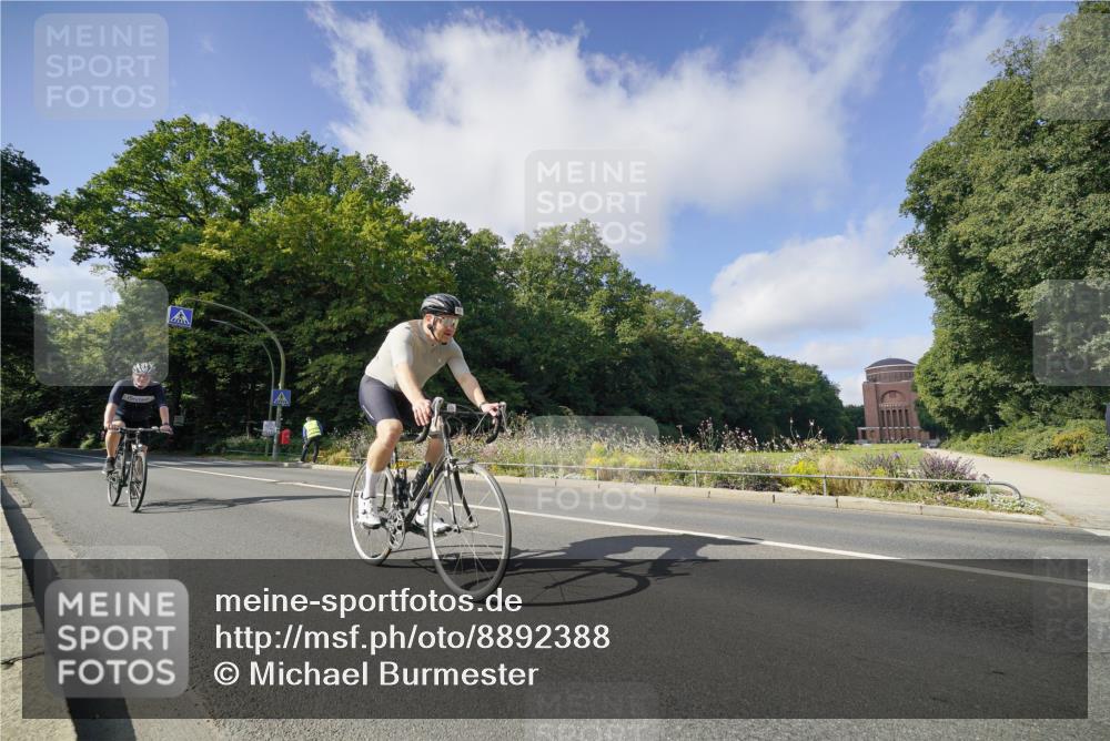 14.09.2025 - Stadtparktriathlon Michael Burmester http://msf.ph/oto/8892388 14.09.2025 11:06:38 Radfahren 748, 777, 816, 820, 862 meine-sportfotos.de