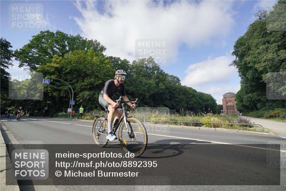 14.09.2025 - Stadtparktriathlon Michael Burmester http://msf.ph/oto/8892395 14.09.2025 11:06:58 Radfahren 752, 813, 874, 882 meine-sportfotos.de
