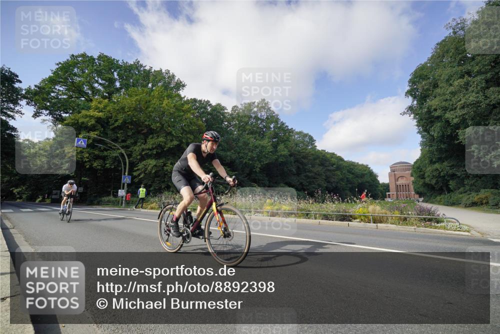 14.09.2025 - Stadtparktriathlon Michael Burmester http://msf.ph/oto/8892398 14.09.2025 11:07:02 Radfahren 752, 813, 874, 882, 920 meine-sportfotos.de