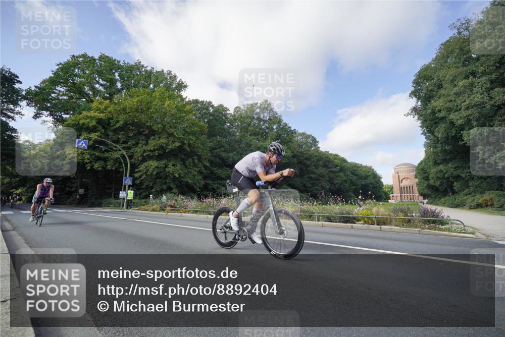 14.09.2025 - Stadtparktriathlon Michael Burmester http://msf.ph/oto/8892404 14.09.2025 11:07:13 Radfahren 739, 785, 825, 838, 865, 886, 920 meine-sportfotos.de