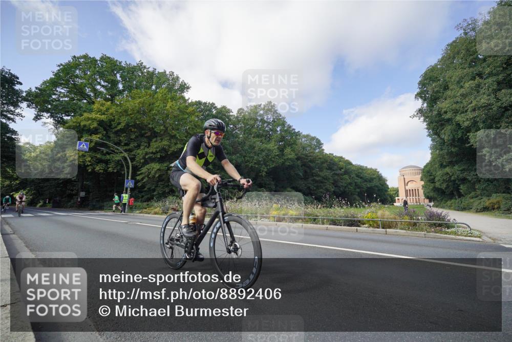 14.09.2025 - Stadtparktriathlon Michael Burmester http://msf.ph/oto/8892406 14.09.2025 11:07:16 Radfahren 739, 785, 825, 838, 865, 886 meine-sportfotos.de