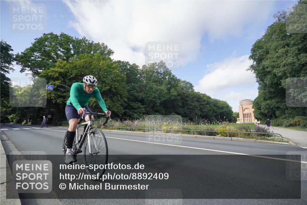 14.09.2025 - Stadtparktriathlon Michael Burmester http://msf.ph/oto/8892409 14.09.2025 11:07:20 Radfahren 739, 785, 838, 871, 886 meine-sportfotos.de