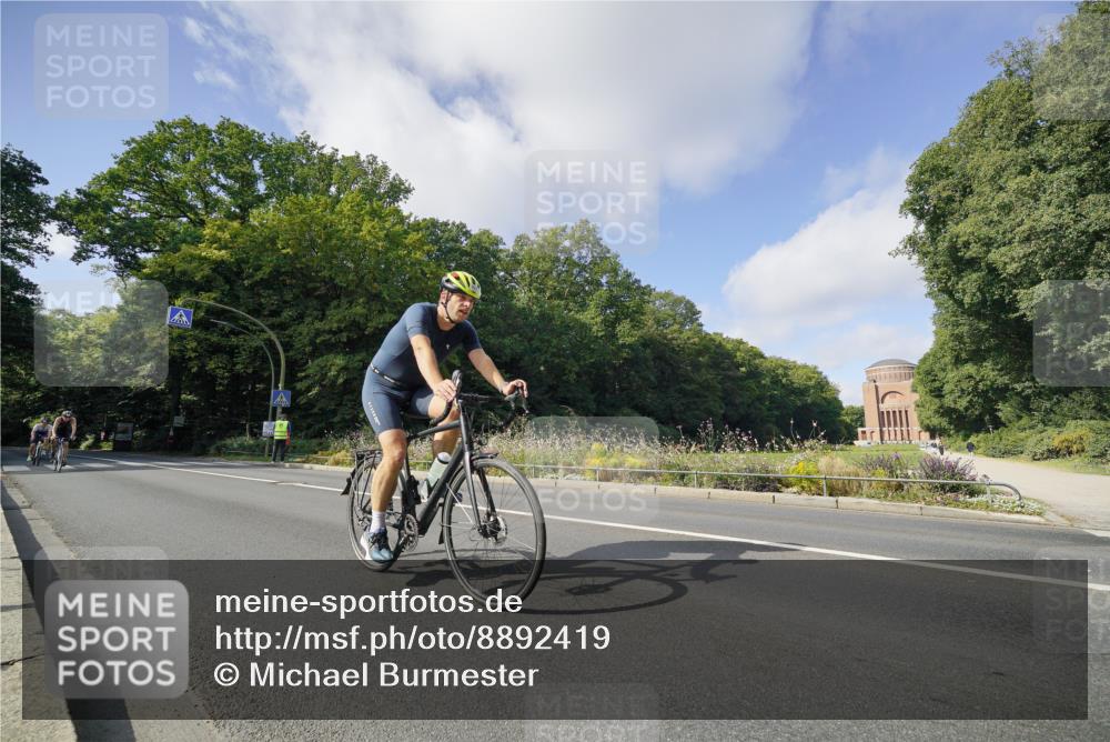 14.09.2025 - Stadtparktriathlon Michael Burmester http://msf.ph/oto/8892419 14.09.2025 11:07:57 Radfahren 829, 847, 858, 870, 894, 921 meine-sportfotos.de