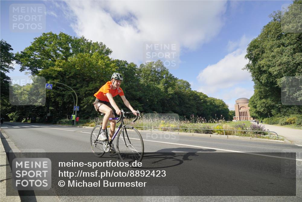 14.09.2025 - Stadtparktriathlon Michael Burmester http://msf.ph/oto/8892423 14.09.2025 11:08:05 Radfahren 728, 730, 829, 894 meine-sportfotos.de