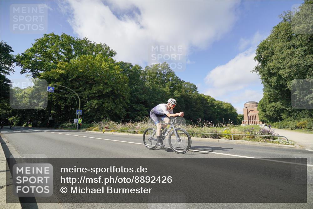 14.09.2025 - Stadtparktriathlon Michael Burmester http://msf.ph/oto/8892426 14.09.2025 11:08:11 Radfahren 728, 730, 892, 915, 918 meine-sportfotos.de