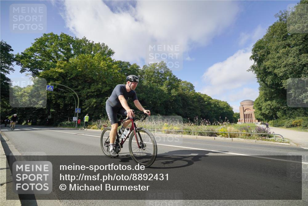 14.09.2025 - Stadtparktriathlon Michael Burmester http://msf.ph/oto/8892431 14.09.2025 11:08:18 Radfahren 758, 839, 878, 892, 915, 918 meine-sportfotos.de