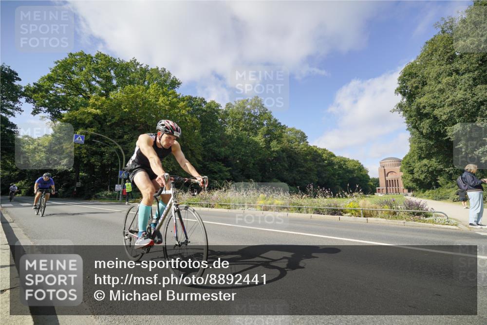 14.09.2025 - Stadtparktriathlon Michael Burmester http://msf.ph/oto/8892441 14.09.2025 11:08:50 Radfahren 766, 808, 875, 876, 895 meine-sportfotos.de