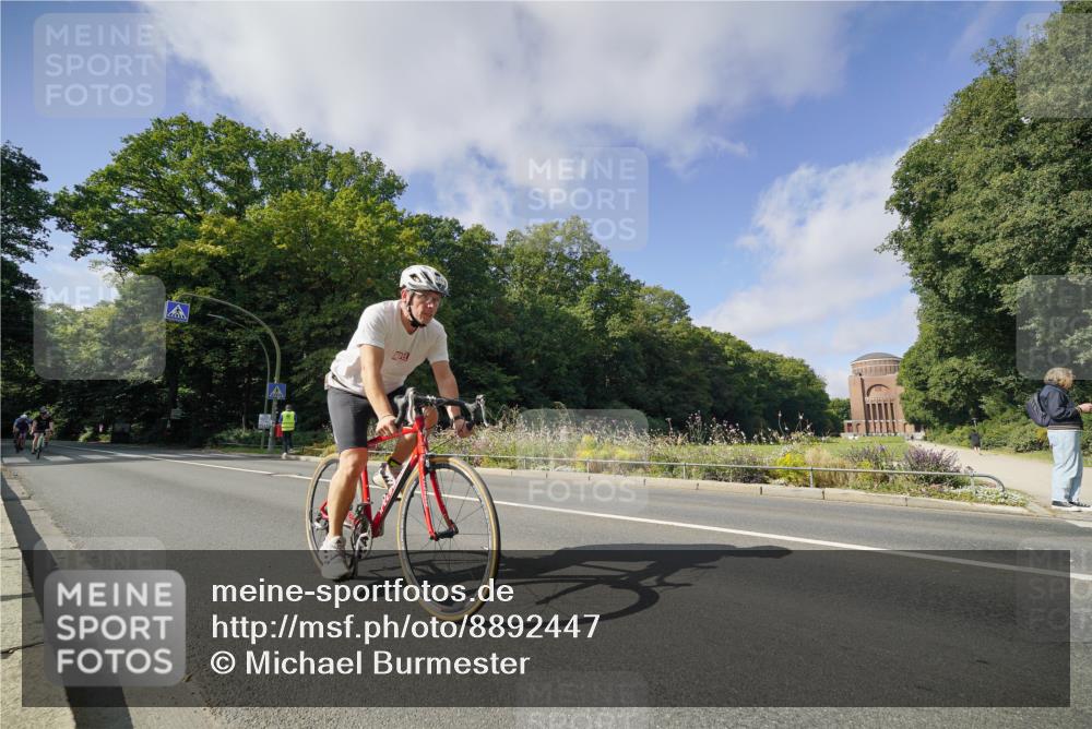 14.09.2025 - Stadtparktriathlon Michael Burmester http://msf.ph/oto/8892447 14.09.2025 11:08:57 Radfahren 787, 808, 843, 875, 876, 895 meine-sportfotos.de
