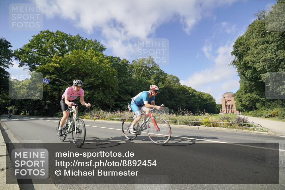 14.09.2025 - Stadtparktriathlon Michael Burmester http://msf.ph/oto/8892454 14.09.2025 11:09:30 Radfahren 729, 736, 780, 815, 851, 900 meine-sportfotos.de