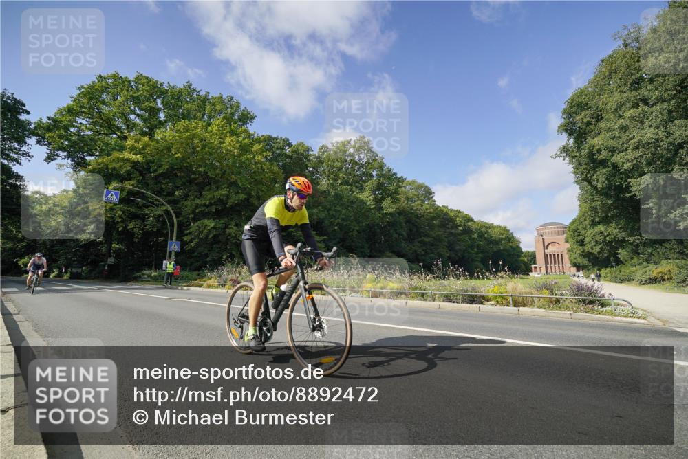 14.09.2025 - Stadtparktriathlon Michael Burmester http://msf.ph/oto/8892472 14.09.2025 11:10:14 Radfahren 732, 762, 806, 868, 877 meine-sportfotos.de