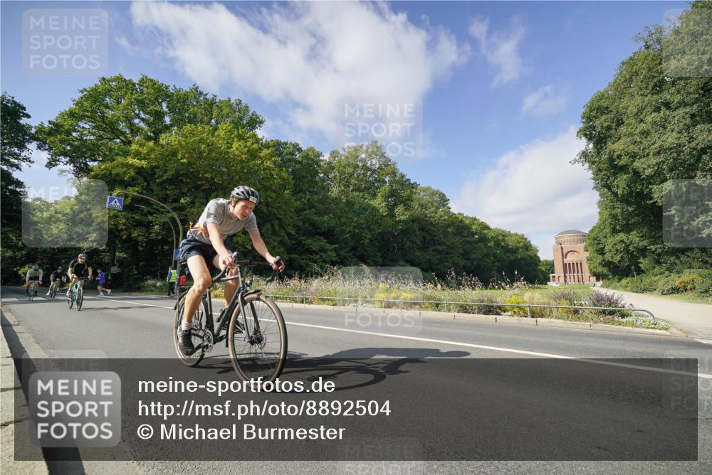 14.09.2025 - Stadtparktriathlon Michael Burmester http://msf.ph/oto/8892504 14.09.2025 11:12:03 Radfahren 754, 755, 765, 771, 802, 852, 905, 919 meine-sportfotos.de