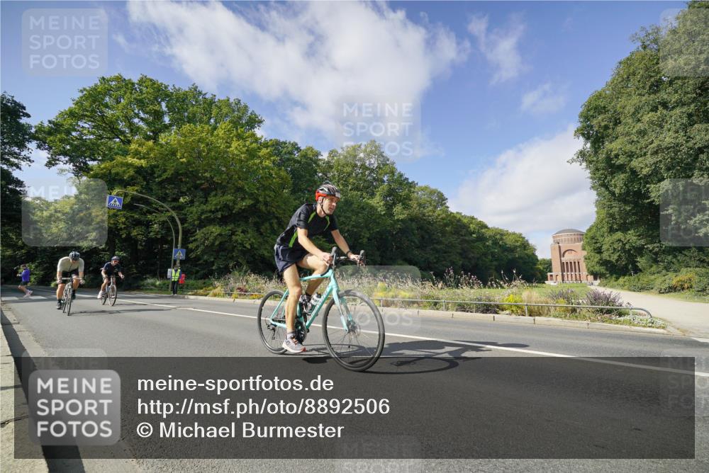 14.09.2025 - Stadtparktriathlon Michael Burmester http://msf.ph/oto/8892506 14.09.2025 11:12:04 Radfahren 755, 765, 771, 802, 852, 905, 919 meine-sportfotos.de