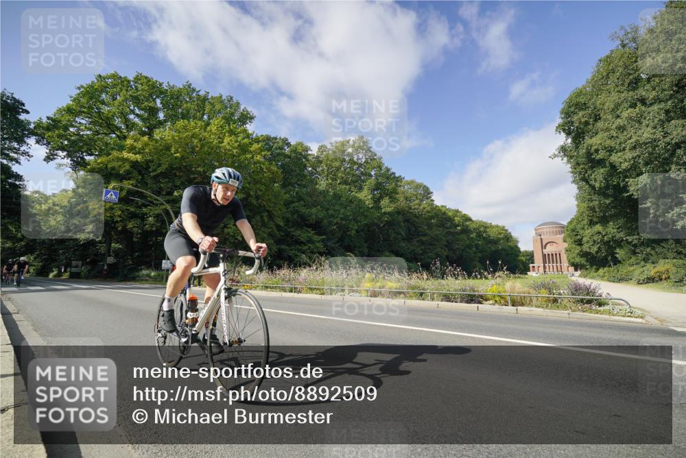 14.09.2025 - Stadtparktriathlon Michael Burmester http://msf.ph/oto/8892509 14.09.2025 11:12:11 Radfahren 734, 755, 774, 801, 802, 803, 835, 905 meine-sportfotos.de