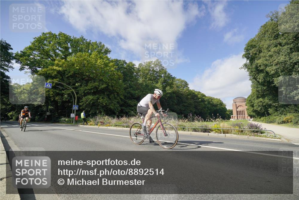 14.09.2025 - Stadtparktriathlon Michael Burmester http://msf.ph/oto/8892514 14.09.2025 11:12:16 Radfahren 734, 746, 774, 801, 803, 807, 835, 846, 905 meine-sportfotos.de