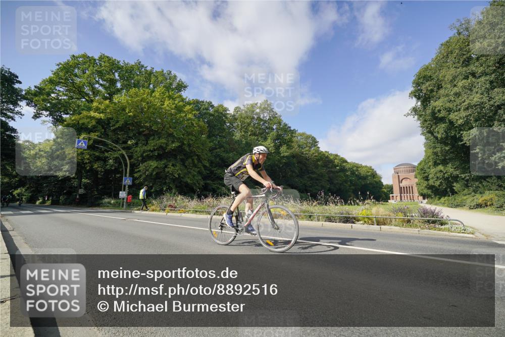 14.09.2025 - Stadtparktriathlon Michael Burmester http://msf.ph/oto/8892516 14.09.2025 11:12:19 Radfahren 734, 746, 774, 801, 803, 807, 818, 835, 846 meine-sportfotos.de