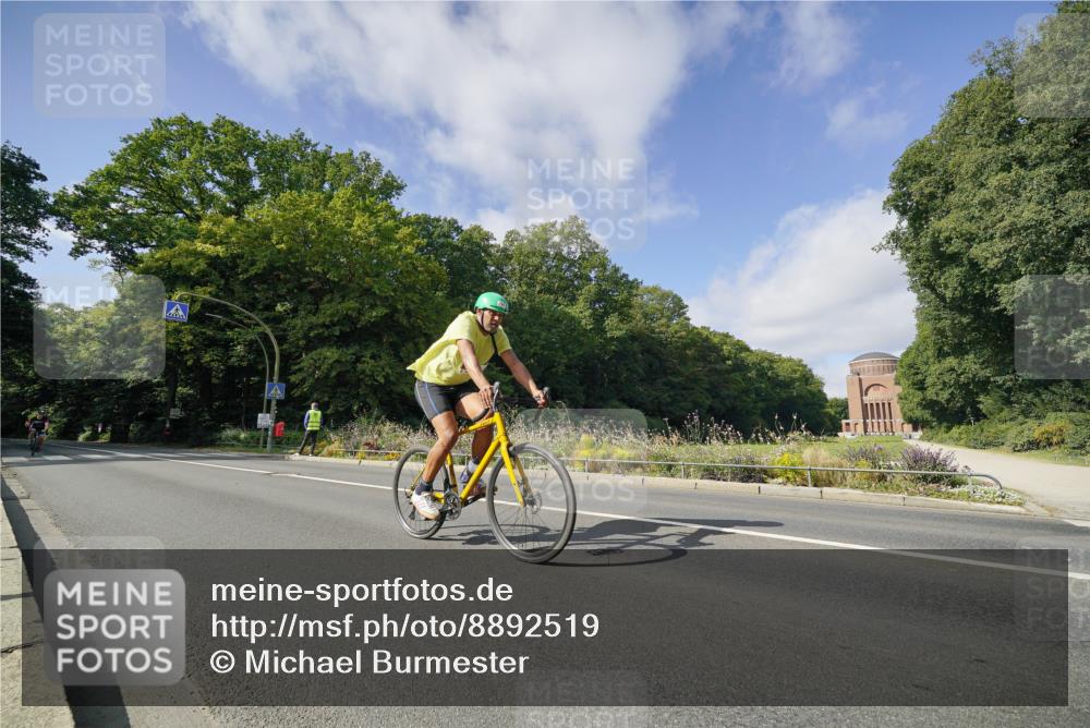 14.09.2025 - Stadtparktriathlon Michael Burmester http://msf.ph/oto/8892519 14.09.2025 11:12:24 Radfahren 746, 801, 807, 818, 846, 898 meine-sportfotos.de