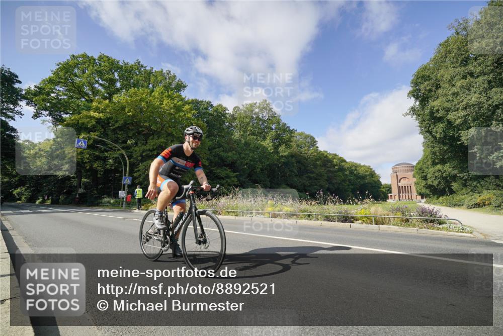 14.09.2025 - Stadtparktriathlon Michael Burmester http://msf.ph/oto/8892521 14.09.2025 11:12:27 Radfahren 746, 807, 818, 836, 846, 898 meine-sportfotos.de