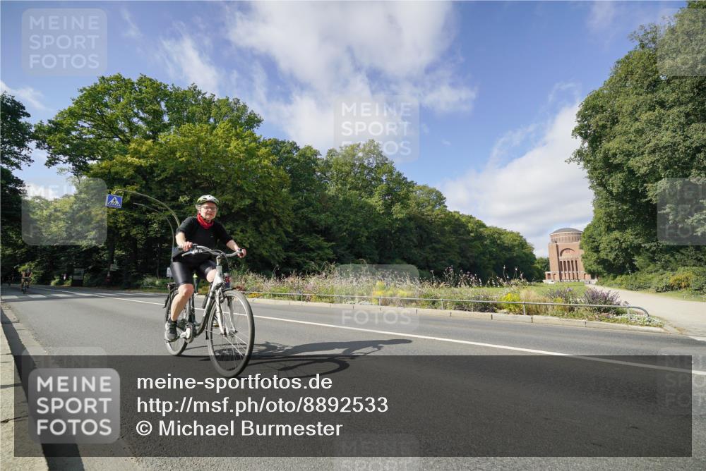 14.09.2025 - Stadtparktriathlon Michael Burmester http://msf.ph/oto/8892533 14.09.2025 11:13:05 Radfahren 682, 827, 859, 861 meine-sportfotos.de