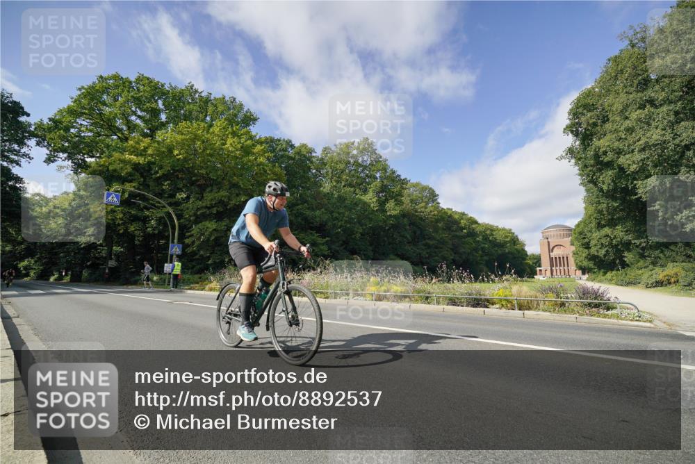 14.09.2025 - Stadtparktriathlon Michael Burmester http://msf.ph/oto/8892537 14.09.2025 11:13:16 Radfahren 827, 828, 861, 891, 973 meine-sportfotos.de