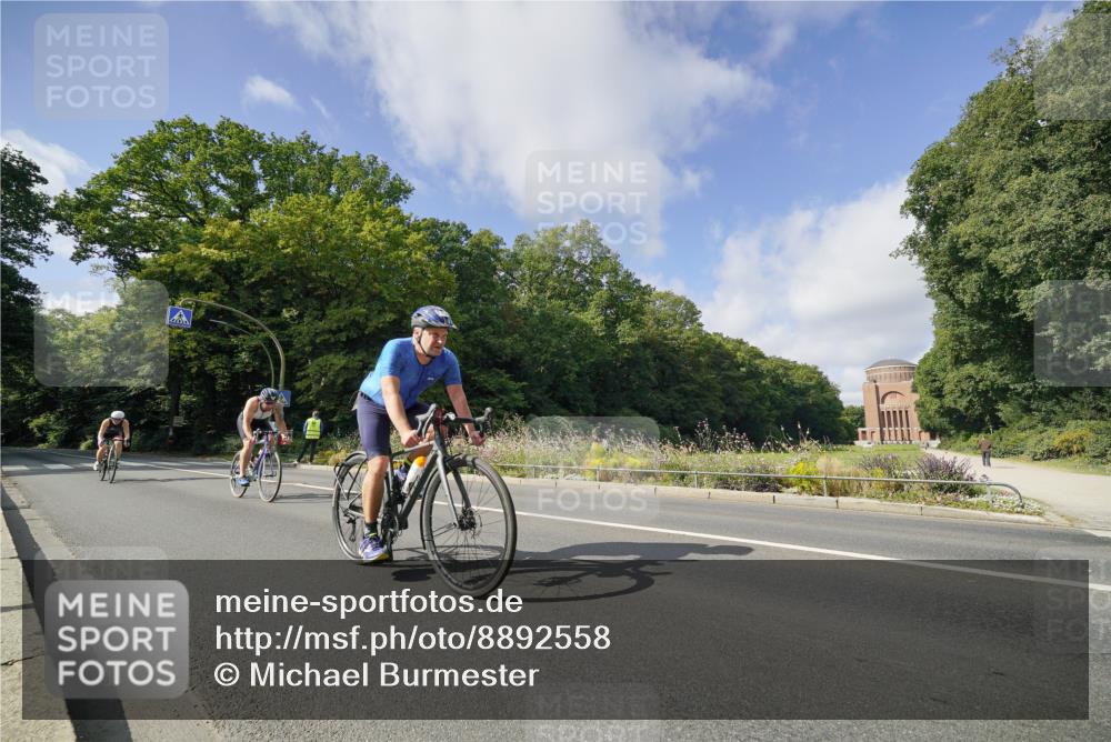 14.09.2025 - Stadtparktriathlon Michael Burmester http://msf.ph/oto/8892558 14.09.2025 11:14:15 Radfahren 744, 775, 796, 824, 847, 873, 1012 meine-sportfotos.de