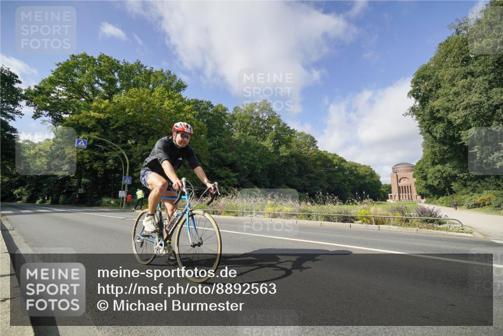 14.09.2025 - Stadtparktriathlon Michael Burmester http://msf.ph/oto/8892563 14.09.2025 11:14:22 Radfahren 775 meine-sportfotos.de