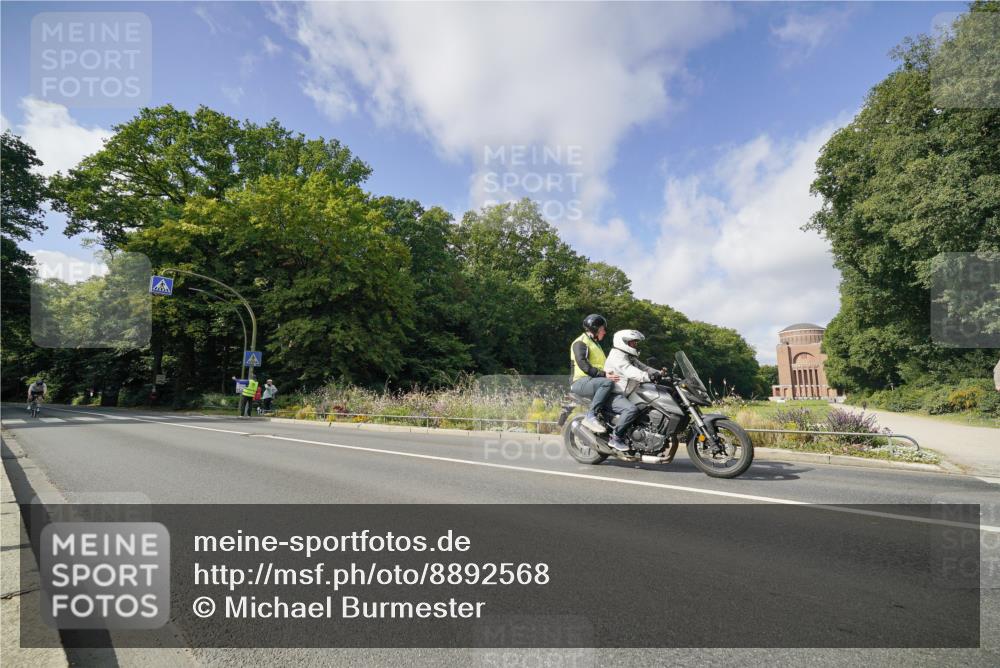 14.09.2025 - Stadtparktriathlon Michael Burmester http://msf.ph/oto/8892568 14.09.2025 11:14:50 Radfahren 820 meine-sportfotos.de