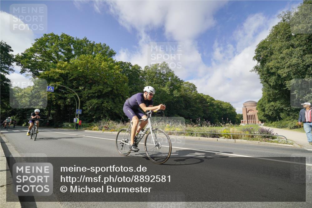 14.09.2025 - Stadtparktriathlon Michael Burmester http://msf.ph/oto/8892581 14.09.2025 11:15:29 Radfahren 756, 777, 816, 829, 837, 842, 870, 880, 892, 901, 921 meine-sportfotos.de