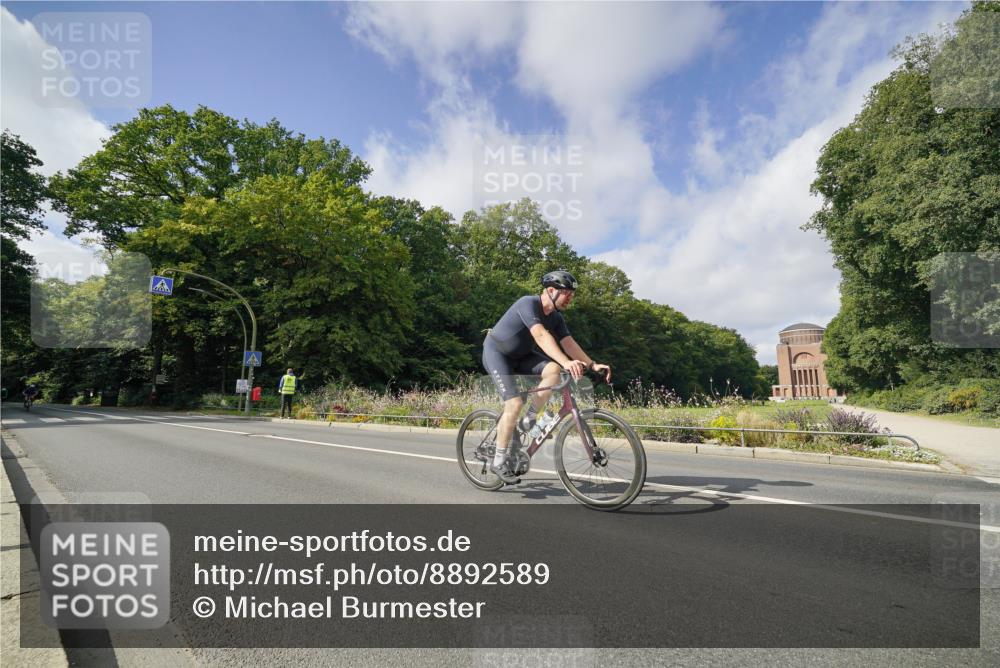14.09.2025 - Stadtparktriathlon Michael Burmester http://msf.ph/oto/8892589 14.09.2025 11:15:45 Radfahren 739, 858, 875, 893, 918 meine-sportfotos.de