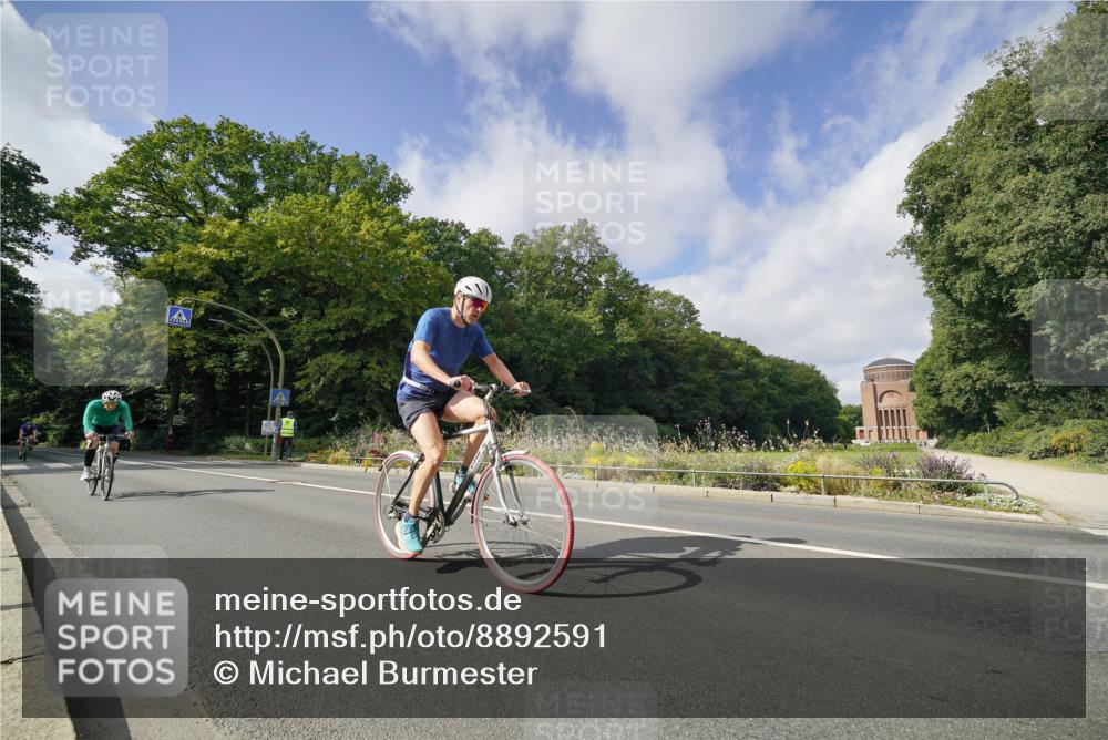 14.09.2025 - Stadtparktriathlon Michael Burmester http://msf.ph/oto/8892591 14.09.2025 11:15:50 Radfahren 739, 858, 875, 893, 918 meine-sportfotos.de