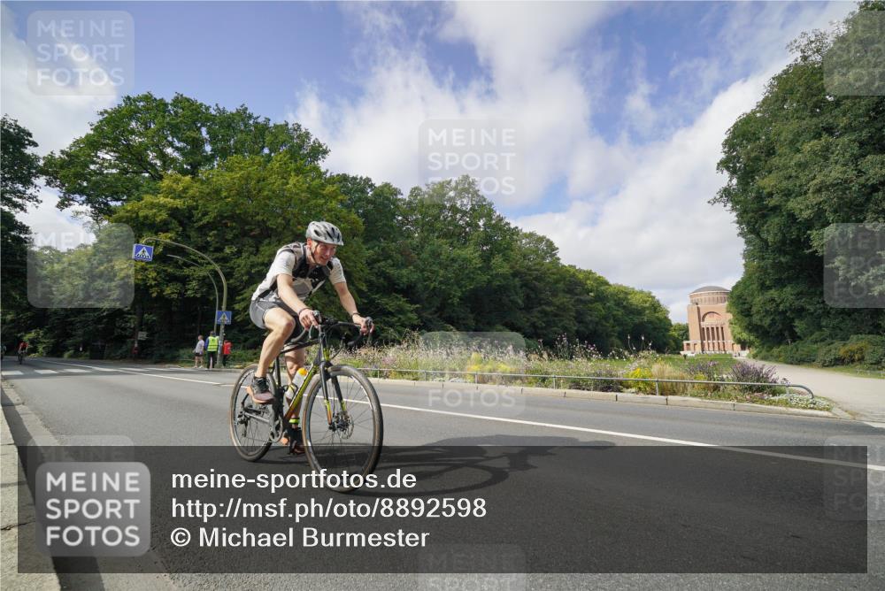 14.09.2025 - Stadtparktriathlon Michael Burmester http://msf.ph/oto/8892598 14.09.2025 11:16:05 Radfahren 878, 894, 915, 940 meine-sportfotos.de