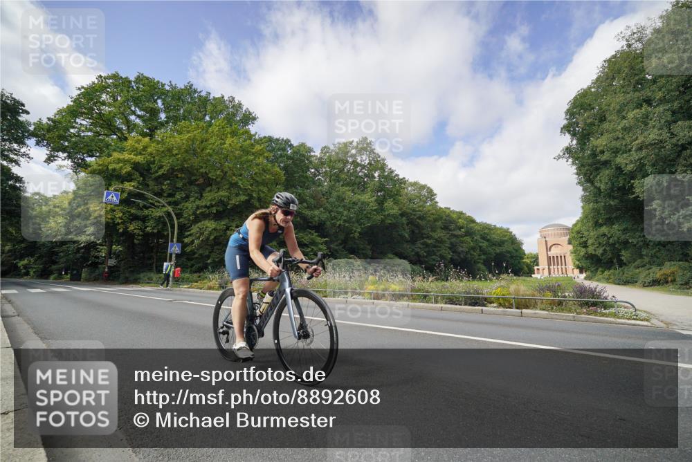 14.09.2025 - Stadtparktriathlon Michael Burmester http://msf.ph/oto/8892608 14.09.2025 11:16:29 Radfahren 876, 895, 968 meine-sportfotos.de