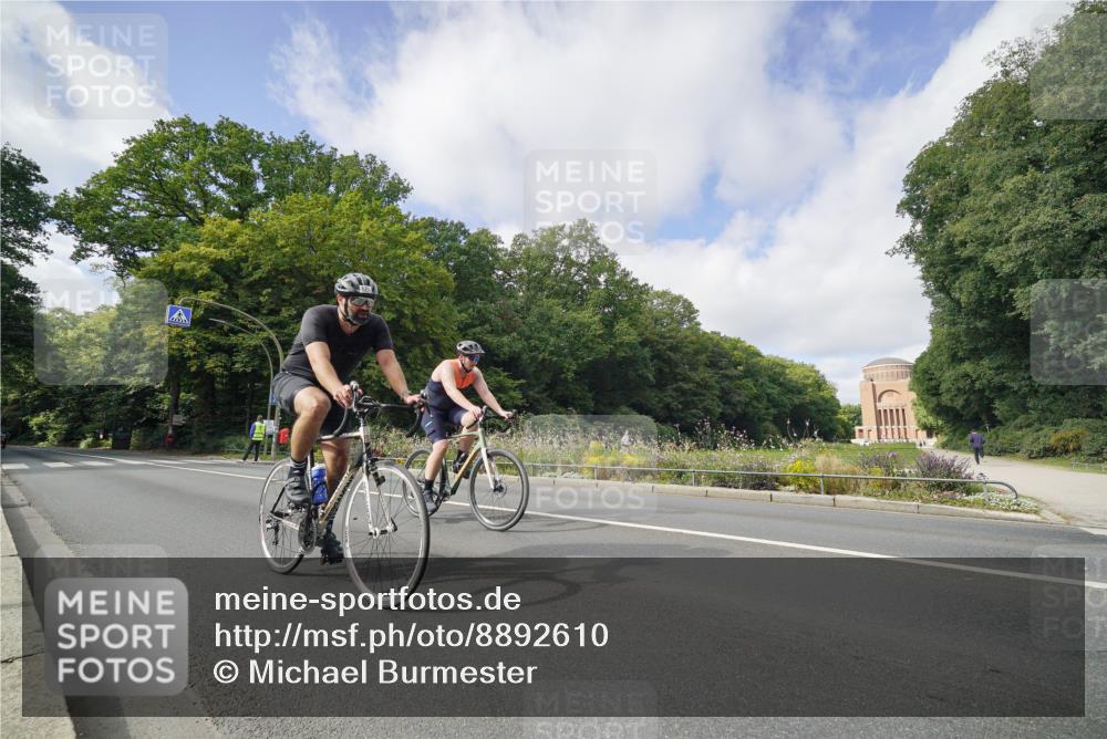14.09.2025 - Stadtparktriathlon Michael Burmester http://msf.ph/oto/8892610 14.09.2025 11:16:42 Radfahren 821, 823, 839, 849, 888 meine-sportfotos.de