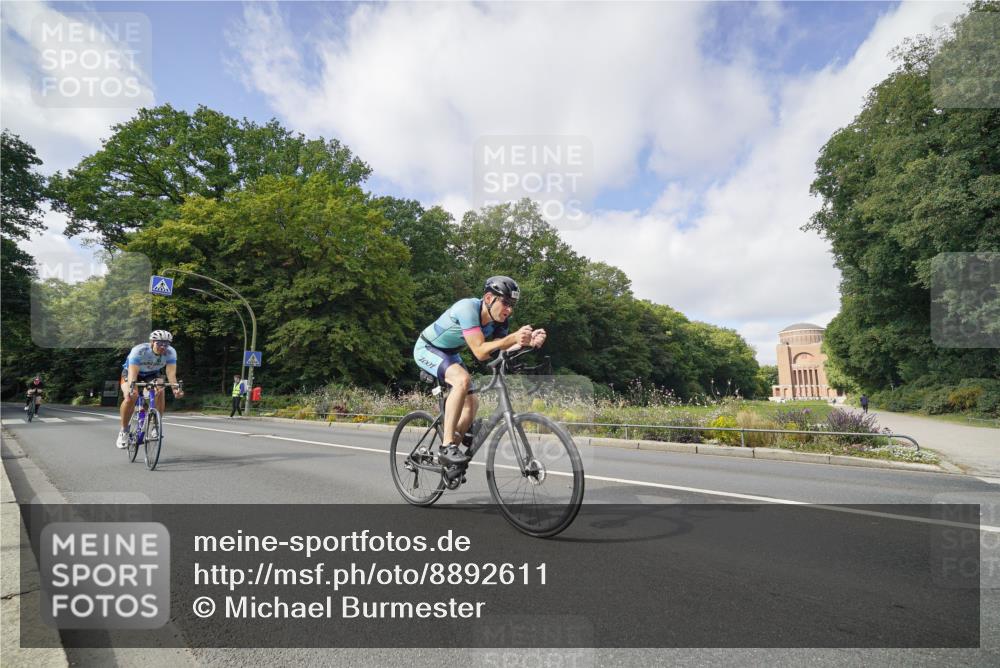 14.09.2025 - Stadtparktriathlon Michael Burmester http://msf.ph/oto/8892611 14.09.2025 11:16:48 Radfahren 821, 823, 839, 849, 888 meine-sportfotos.de