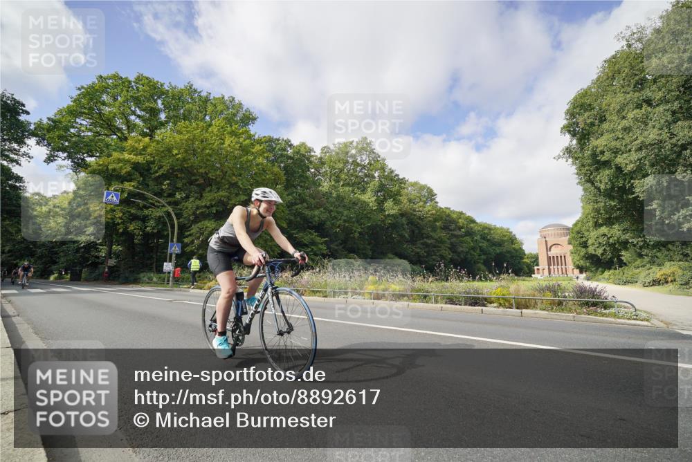 14.09.2025 - Stadtparktriathlon Michael Burmester http://msf.ph/oto/8892617 14.09.2025 11:17:03 Radfahren 843, 900, 967, 987, 1000 meine-sportfotos.de