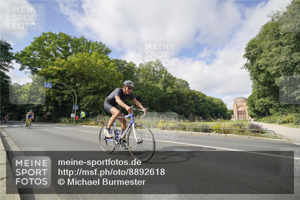 14.09.2025 - Stadtparktriathlon Michael Burmester http://msf.ph/oto/8892618 14.09.2025 11:17:06 Radfahren 843, 900, 950, 967, 987, 1000 meine-sportfotos.de
