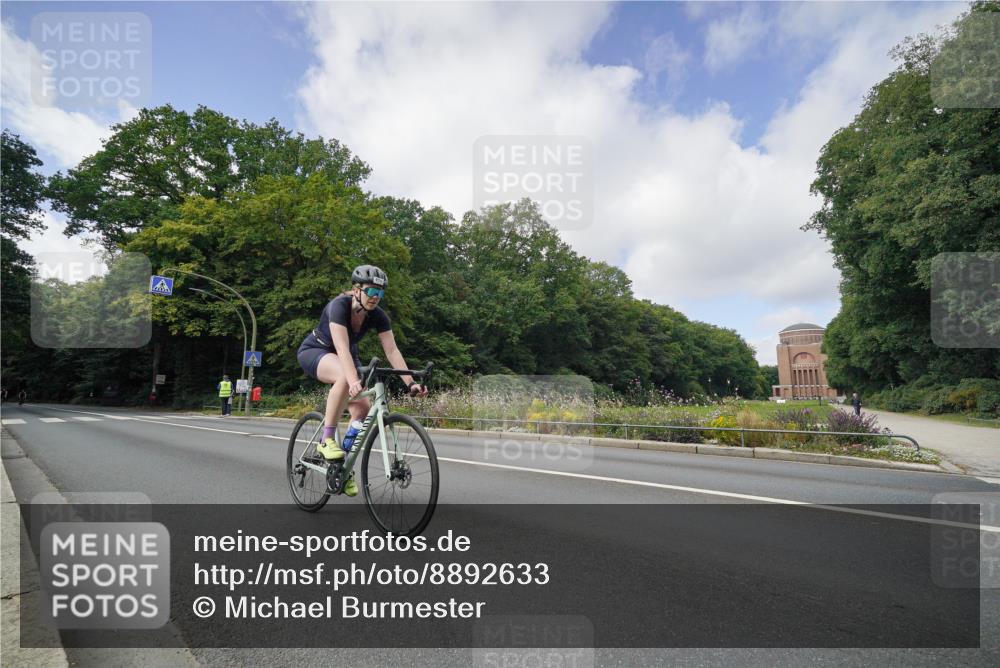 14.09.2025 - Stadtparktriathlon Michael Burmester http://msf.ph/oto/8892633 14.09.2025 11:18:15 Radfahren 902, 926, 930, 961 meine-sportfotos.de