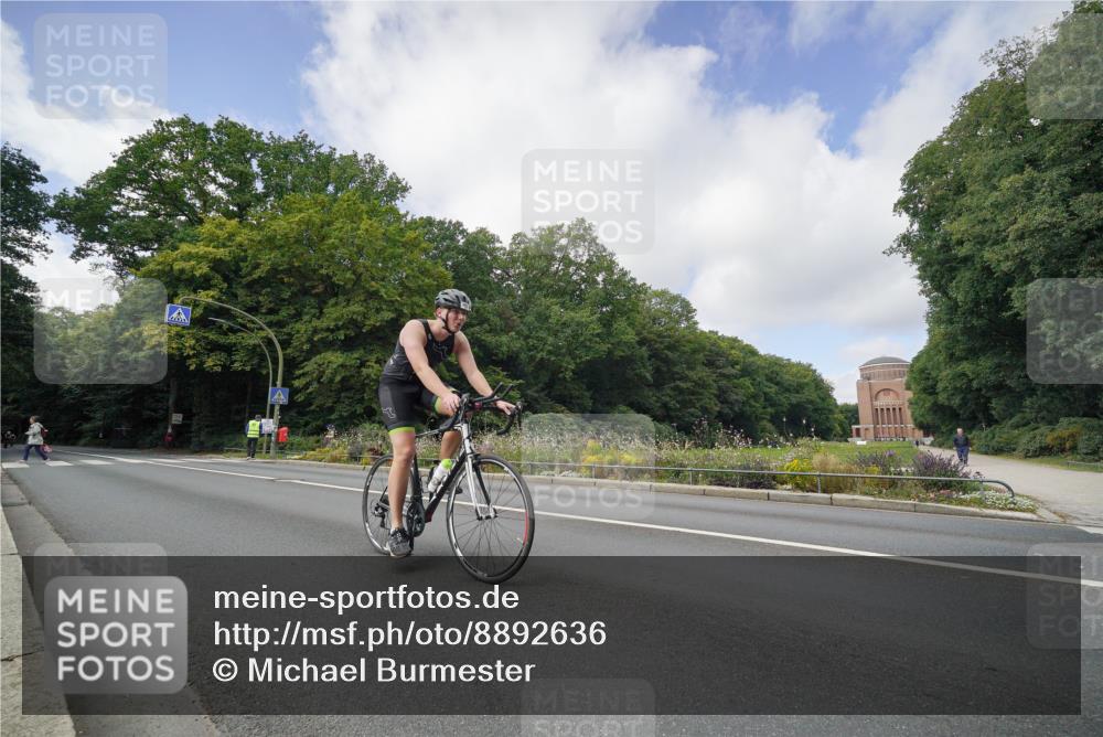 14.09.2025 - Stadtparktriathlon Michael Burmester http://msf.ph/oto/8892636 14.09.2025 11:18:23 Radfahren 902, 930, 935, 976 meine-sportfotos.de